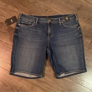 NWT Silver Jeans Denim shorts Suki‎ Curvy Fit Mid Rise Bermuda shorts 36